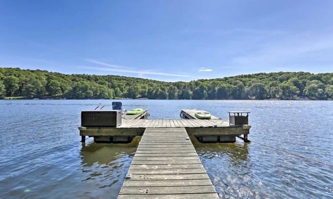 Greentown House | Gorgeous Waterfront, Private Dock,Kayaks,SUP's,Grill, FireTable, 3 Tier Deck