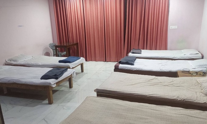 Panch Batti Hotel | Goroomgo Tourist Inn Jaipur