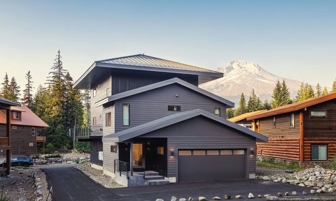 Government Camp House | Government Camp home with unbeatable views of Mt Hood & a sauna!