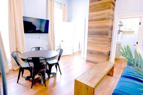 Treme Apartment | Governors Apartment - 2 bedroom - Steps to FQ