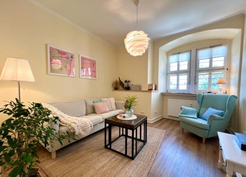 Schlitz Apartment | GRÄFIN MARTHA MARIA - Design-Apartment in der historischen Hinterburg Schlitz - mit Aufzug, Parkplatz & Garten - nahe Fulda und Bad Hersfeld