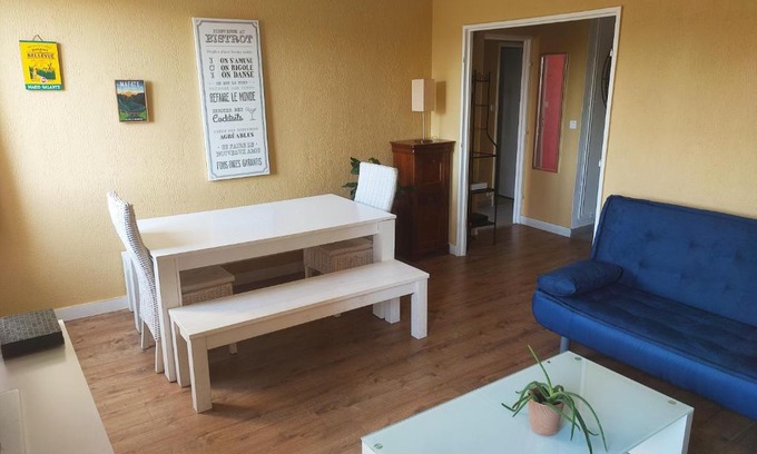 Aix-en-Provence Apartment | Grand appartement de charme calme et lumineux parking compris
