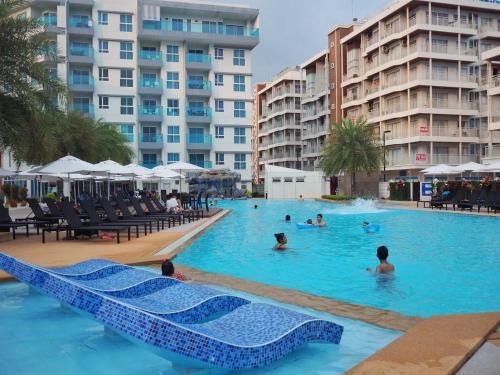 Kram Apartment | Grand Blue Condominium by Mary