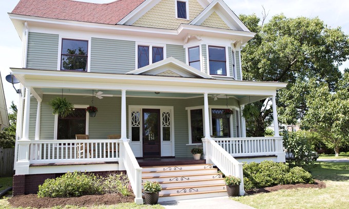 Cape Charles House | Grand Escape - Featured on HGTV's Beachfront Bargain Hunt