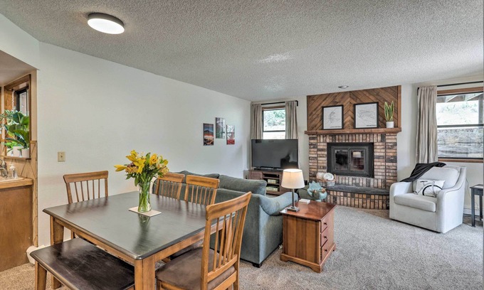 The Ridges House | Grand Junction Townhome ~ 3 Mi to Downtown!