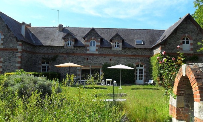 Tredarzec House | Grand logis du MANOIR de Kerhir, charm and old stone in Trégor