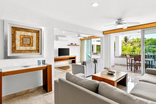Conchas Chinas Apartment | Grand Miramar A102