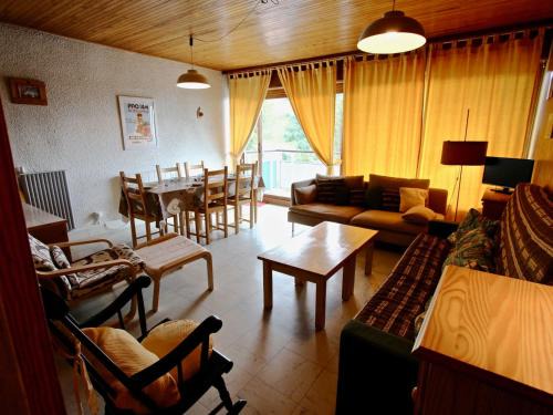Chamrousse Apartment | Grand T2 cabine 55m² avec balcon exposé sud à Chamrousse 1650, animaux acceptés - FR-1-340-133