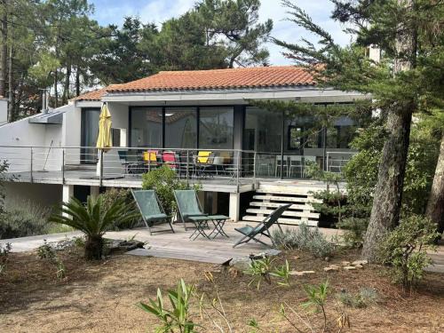 La Tranche-sur-Mer House | Grande Villa Rénovée pour 10 - Terrasse, Jardin, Studio Indépendant, Proche Plage à La Tranche-sur-Mer - FR-1-194-261