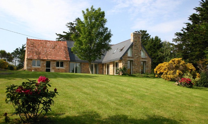 Tregastel House | Grde house, 100m beach, nature, 5 bedrooms + bathroom/wc private, disabled ideal Trégastel