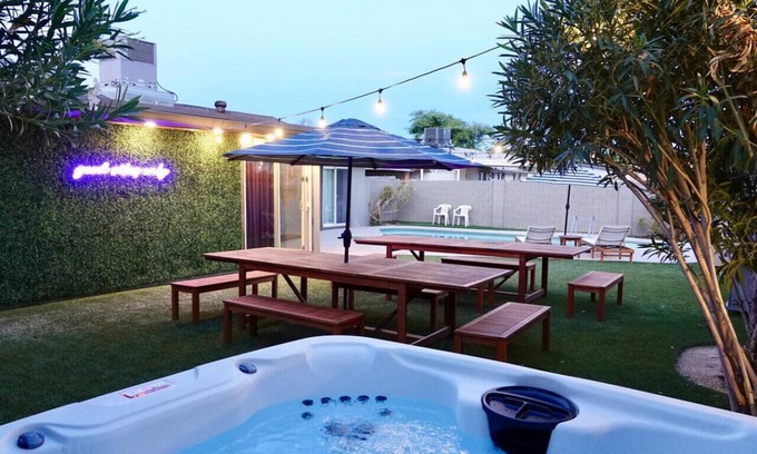 Alhambra House | Great 4 Groups, Near Everything!