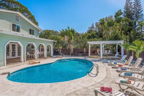 Seminole House | Great 6BR for All Ages Heated Pool 5 Min to Beach