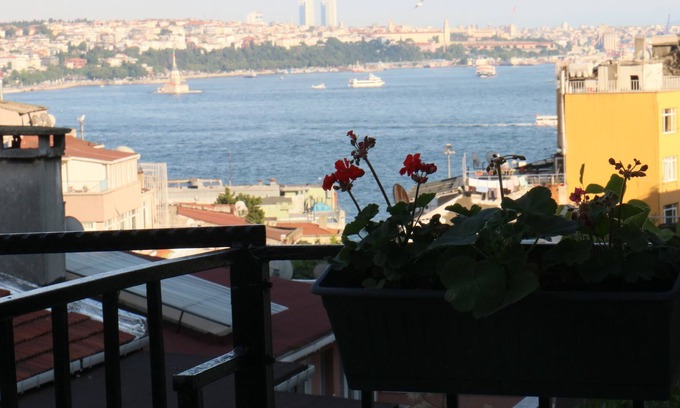 Gumussuyu Mahallesi Apartment | Great bosphorus view from private balcony