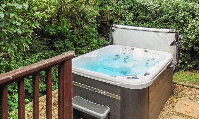 Narberth Ski Chalet | Great location and well-equipped lodge set in mature and beautiful gardens.
