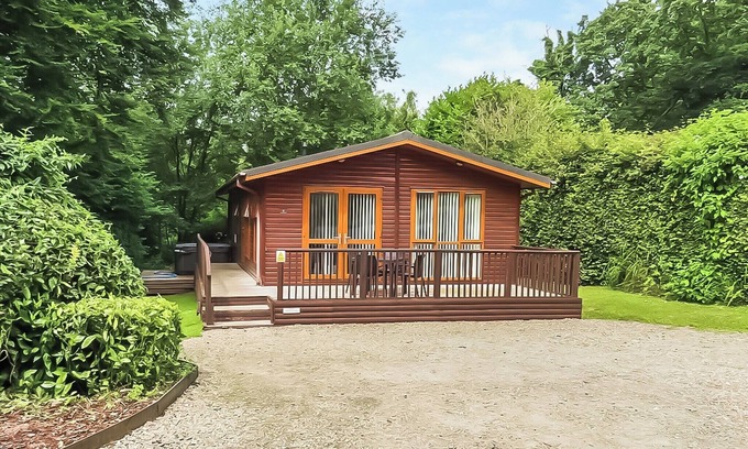 Narberth Ski Chalet | Great location and well-equipped lodge set in mature and beautiful gardens.