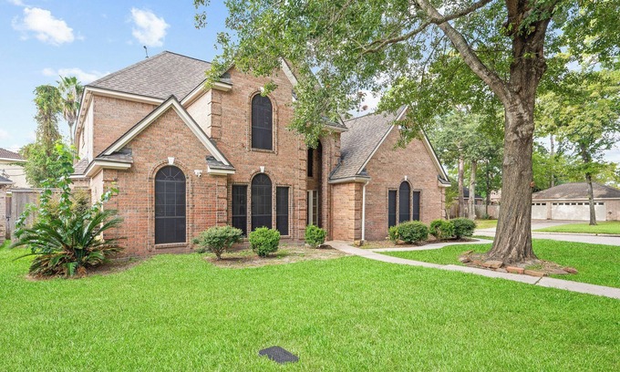 Champion Forest House | Great Location, Spacious, Covered Pergola, Pool Table, Games 3,343 sqft Spaces