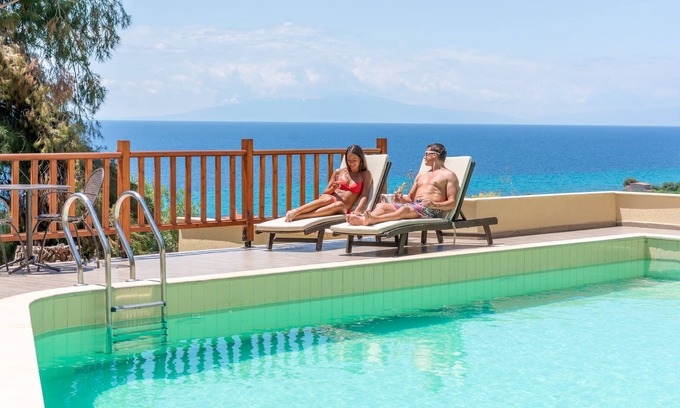 Nea Skioni Hotel | Greek Pride Cronwell Rahoni