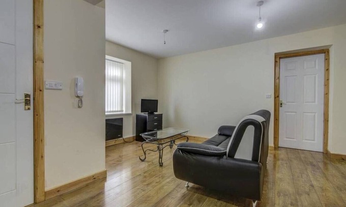 Old Trafford Apartment | Green Apartments