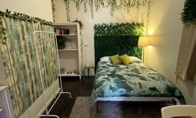 Kensington House | Green Haven: Pet Friendly 1-bedroom ideally located in Kensington
