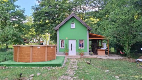 Sarsoni Ski Chalet | Green House