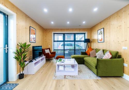 Hove House | Green Mews 1 with Free Parking By My Getaways
