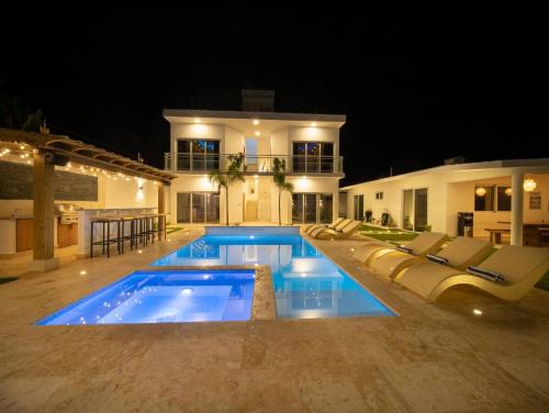 Sosua Villa | Green Palace - 7br Luxury Villa in Sosua 3mins from strip plus 24hr security