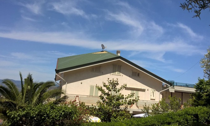 Carolei House | GREEN ROOF will make you rediscover the pleasure of sleeping cradled by the sweet peace