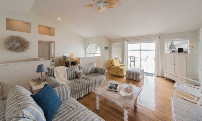 Gilbertsville House | Grey Gables on Kentucky Lake | JZ Vacation Rentals