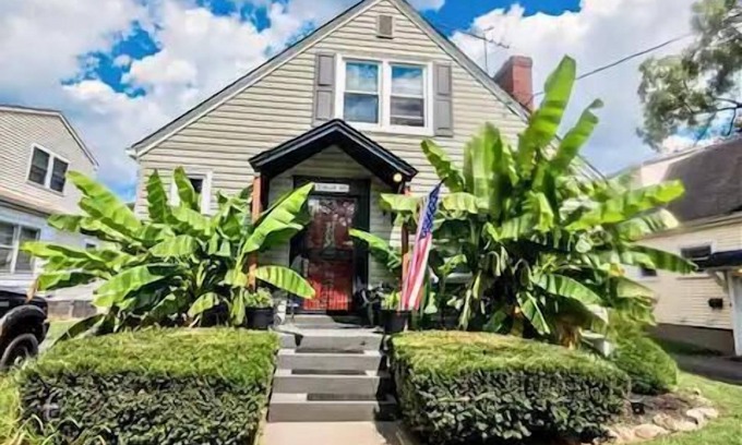 Germantown Apartment | Ground Level Floor Unit