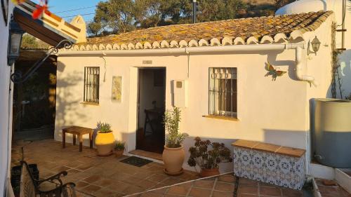 Benamargosa Ski Chalet | Guest house in the countryside