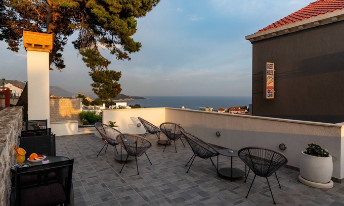 Montovjerna House | Guest House Nikolina