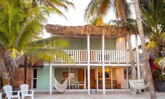 El Cuyo House | Guesthouse & Yoga Studio beachfront home: El Cuyo