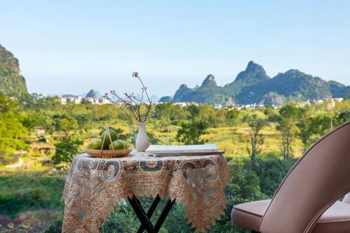Xiufeng Hotel | Guilin Village Creek Inn-Fee pick up service over three nights
