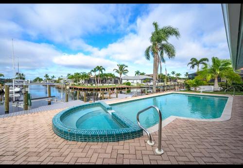 Pelican House | Gulf Access, Beautiful Water Views, Paddle Board, Heated Pool - Villa Manhattan - Roelens