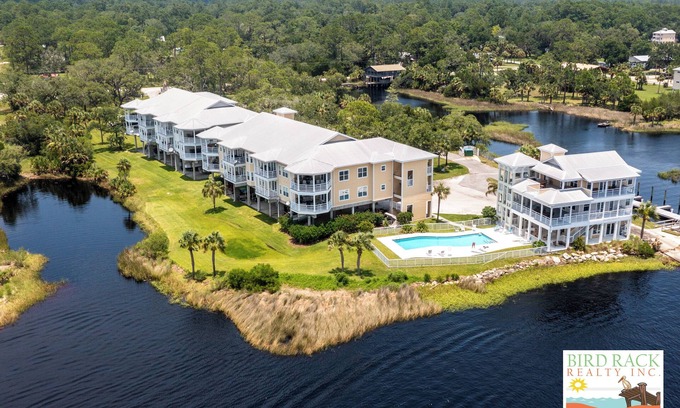 Steinhatchee Condo | Gulf Breeze Condo #106- Private Boat Ramp! WiFi! NO DOCK THIS SCALLOP SEASON!