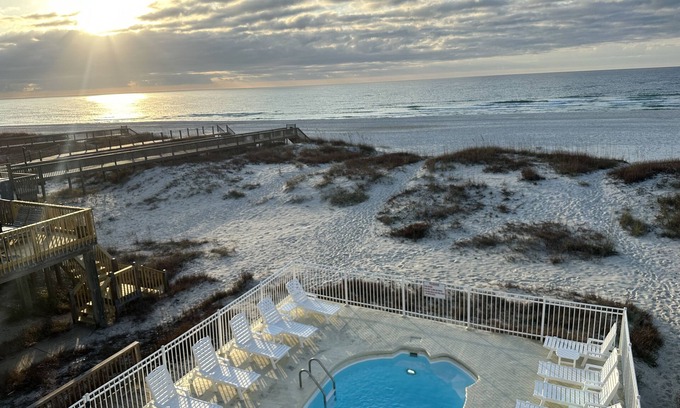 Gulf Shores House | Gulf Shores Duplex B Beachfront Pool 4bd
