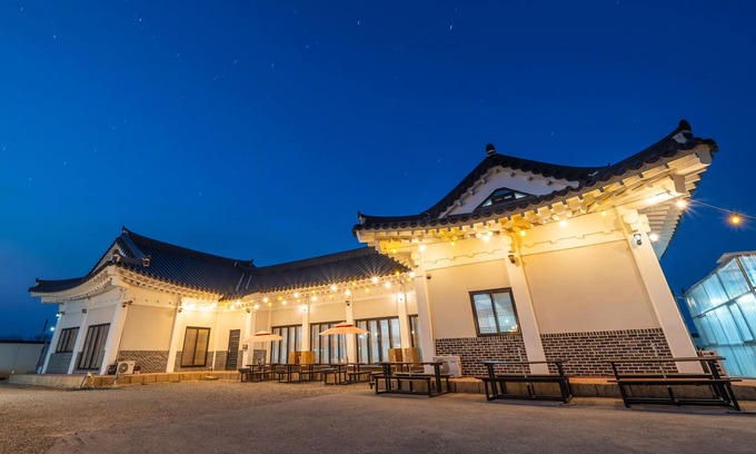 Gyeongju House | Gyeongju Poseokjeong Hanok Pool Villa