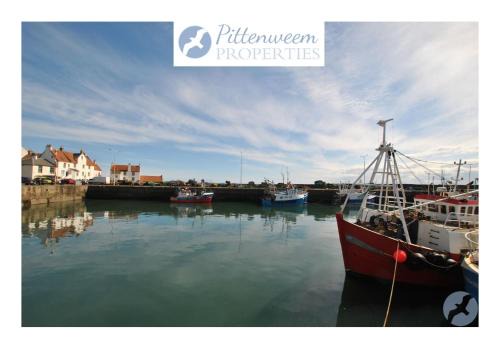 Pittenweem Apartment | Gyles Apartment - harbourfront studio Pittenweem