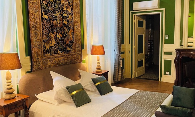 Aiguillon Hotel | Hôtel & Events du Château Lacaze