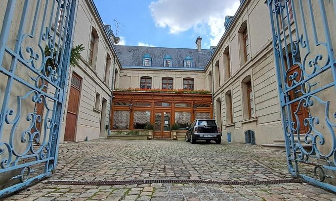 Saint-Quentin House | Hôtel Particulier des Canonniers