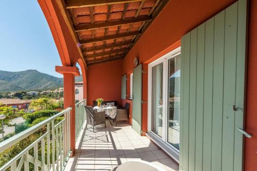 Theoule-sur-Mer Apartment | Hübsch eingerichtetes Apartment Miramar mit großem Balkon, Pool, fussläufig zum Strand