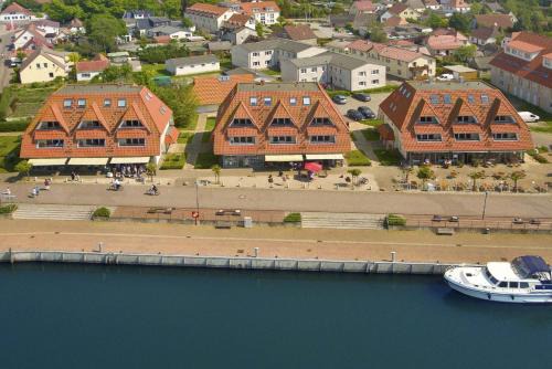 Wiek Apartment | hafennahe Ferienwohnung mit Balkon und Meerblick - Hafenhäuser Wiek FeWo Wohnung 04