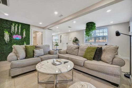 Old Seminole Heights House | Half Mile from ZooTampa Fun Vibe