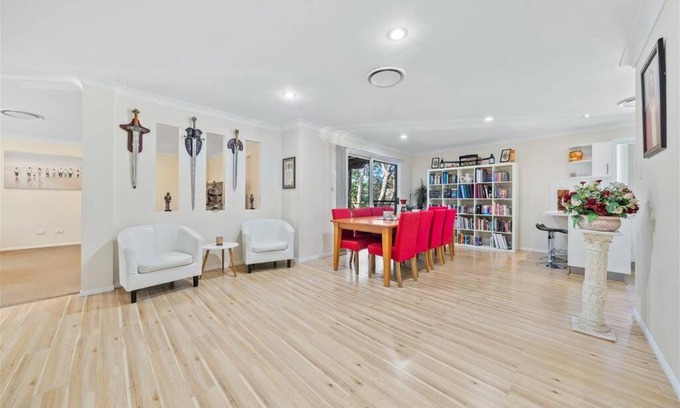 Beenleigh House | Halfway Point Brisbane and Gold Coast Themepark 15 minutes Southbank 30 minutes