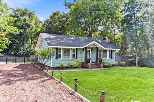 Wilmington House | Happy Place- Midtown, Pet-Friendly, close to beach