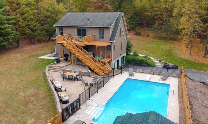 Cocolamus House | Happy Trails House
