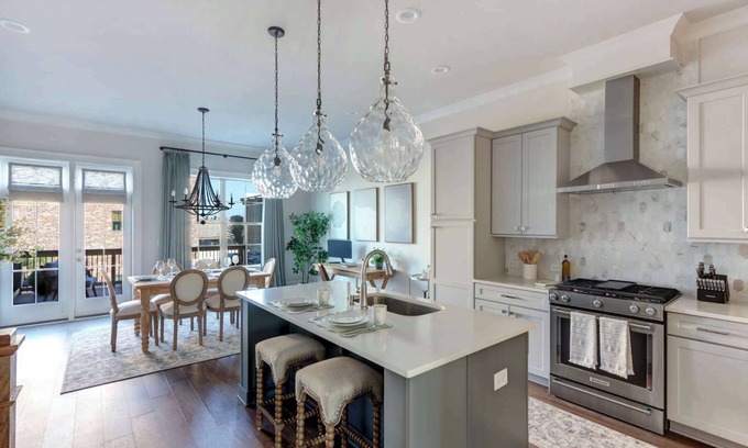 Hitch Village - Fred Wessels Homes Apartment | Harbor Breeze, Luxurious | Modern | Steps to River
