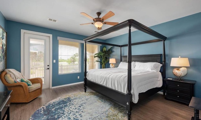 Laguna Vista House | Harborside Townhome in Beautiful Laguna Vista