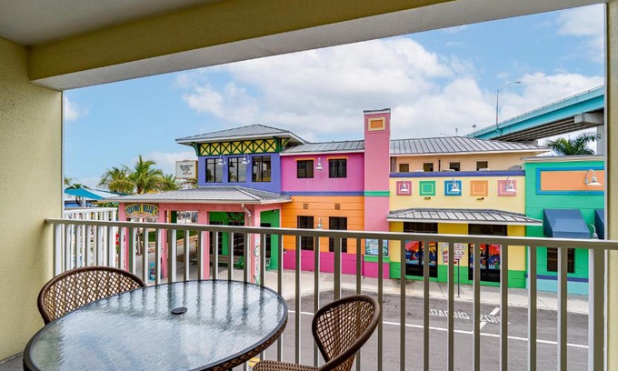 Fort Myers Beach Apartment | Harbour House at the Inn 208