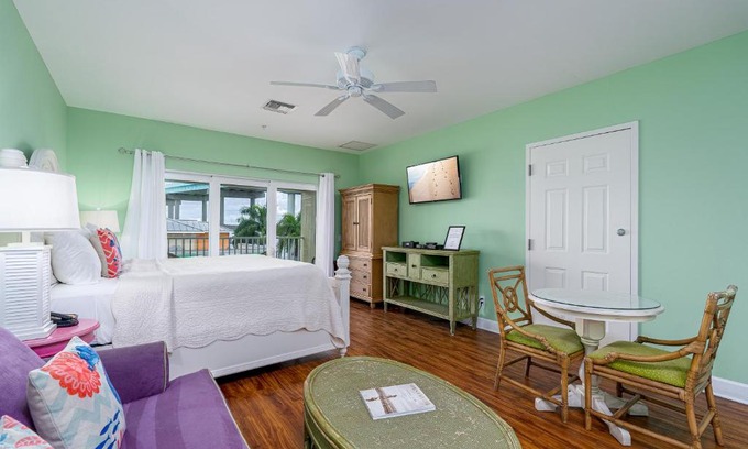 Fort Myers Beach Apartment | Harbour House at the Inn 310